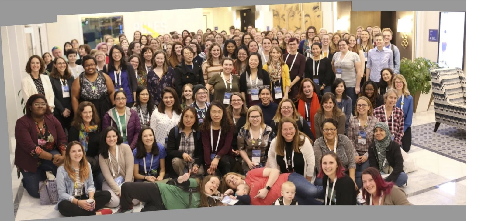 RLadies+ members gathered for a group photo at rstudio::conf 2019 in Austin